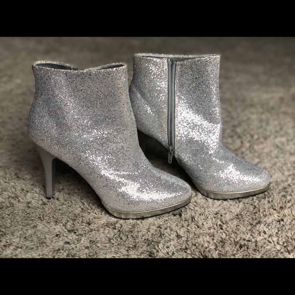 Diva Fabulous Silver Sparkly Booties!